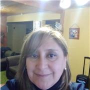 Profesora de educación general básica, especialista en trastornos del lenguaje, mención lengua y literatura, licenciada en educación